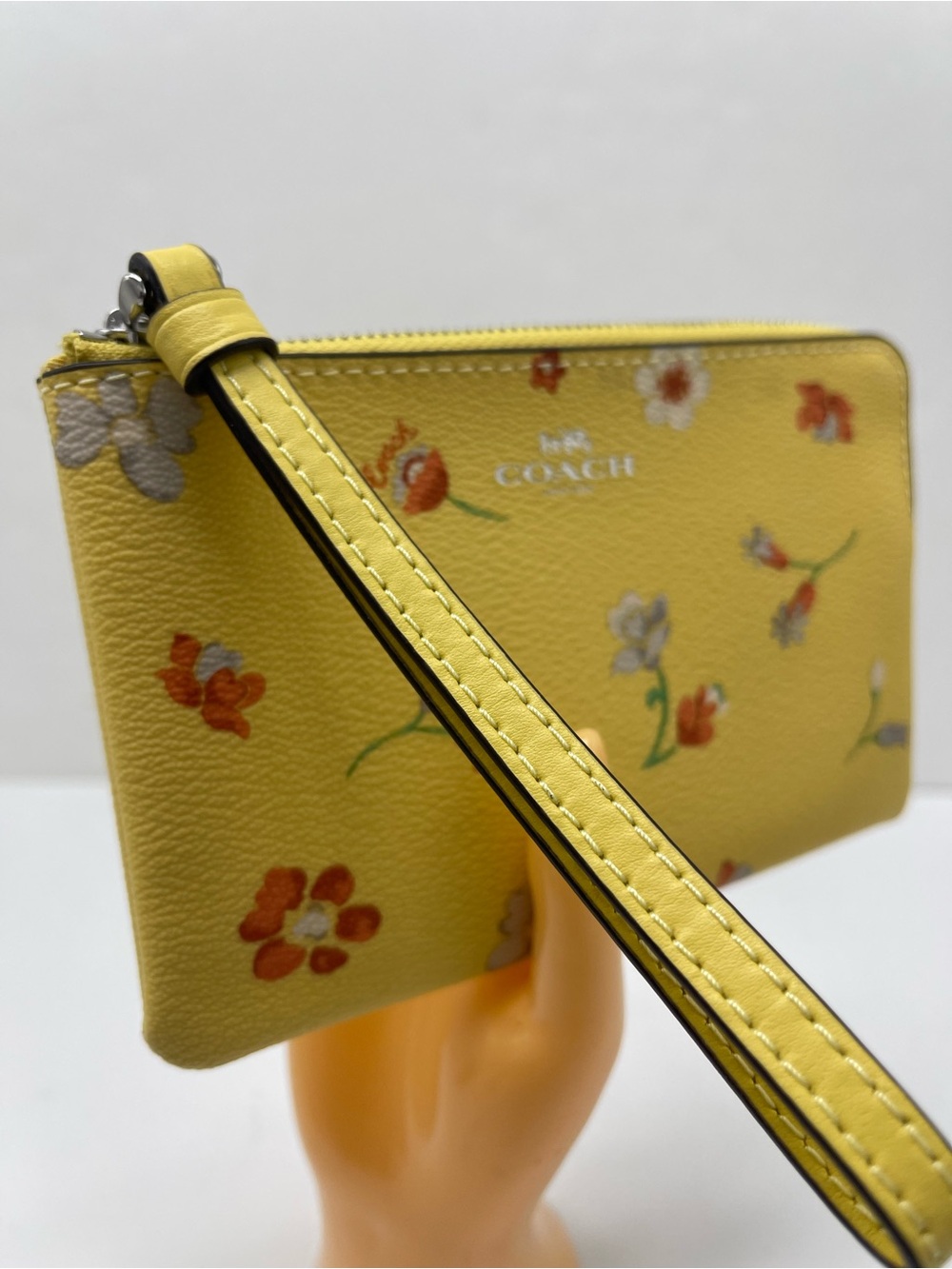 Coach Corner Zip Wristlet With Mystical Floral Print C8701
NWT - Picture 14 of 16